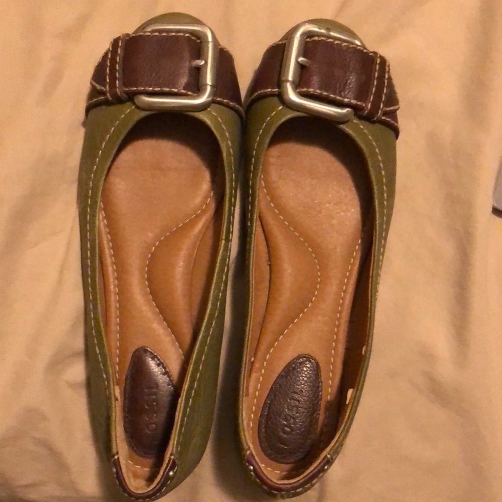 8.5M Fossil Flats, Green (medium green color, big buckle (silver/brown strap)